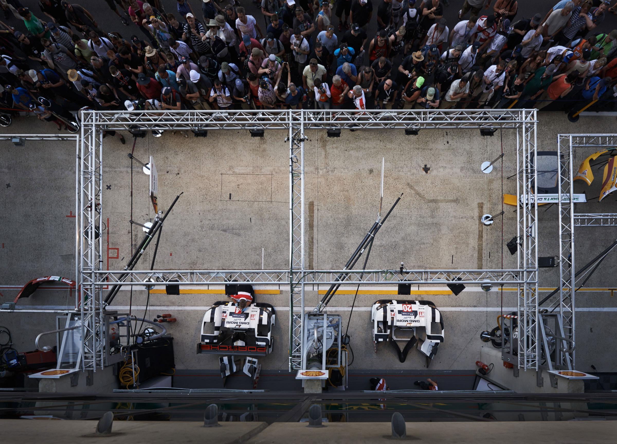 dmgmorilemanstrackpitlane79.jpg
